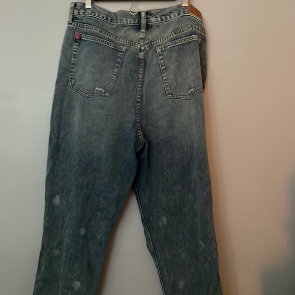 BDG. Urban Outfitters ripped jeans. Size 31. Used but very nice. High-rise. - Picture 4 of 9